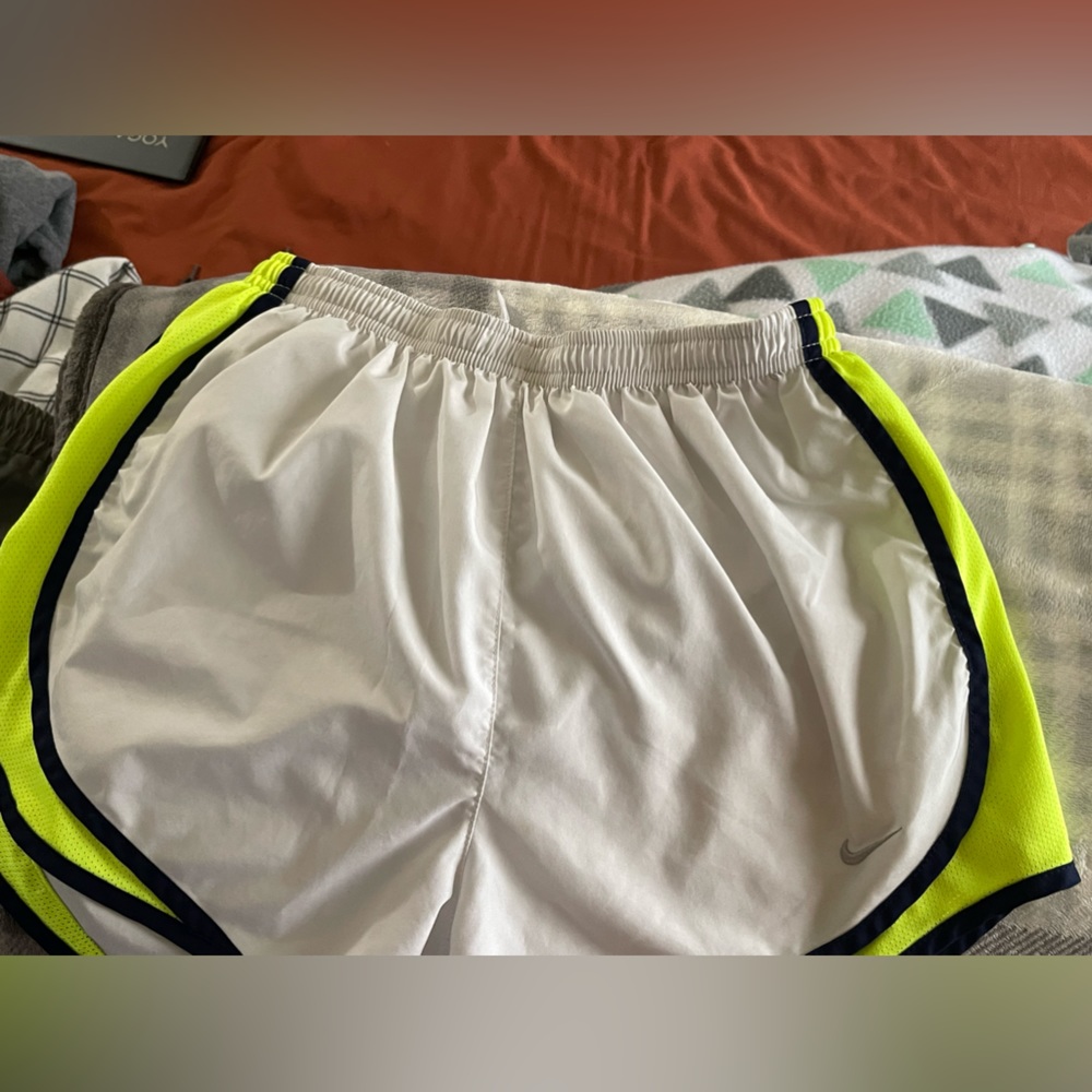 NIKE ATHLETIC SHORTS